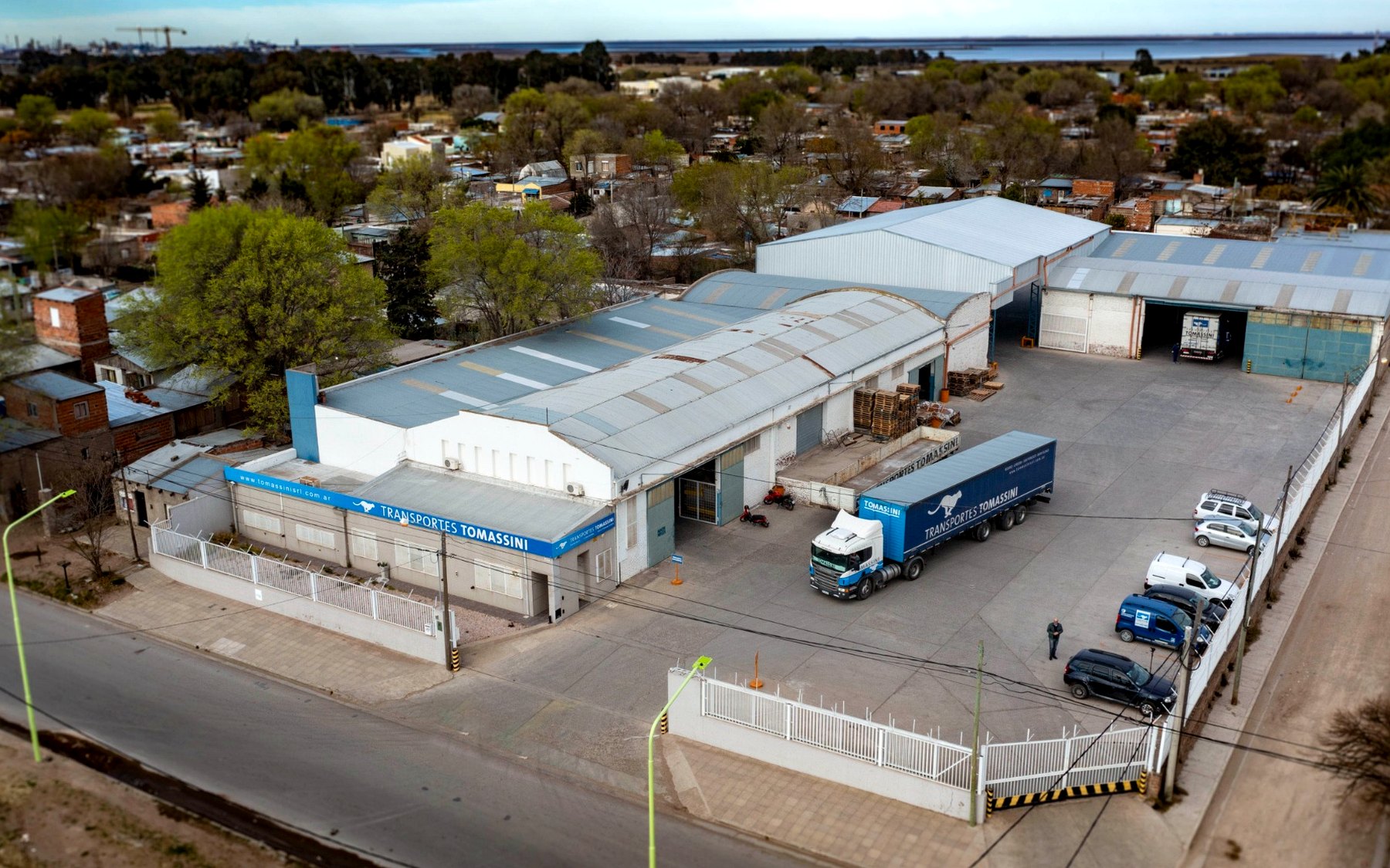 Vista panorámica de la base operativa de Transportes Tomassini.